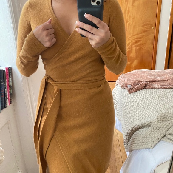 Diane Von Furstenberg Dresses & Skirts - DFV honey wrap dress